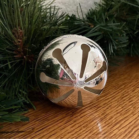 Wallace Silversmiths Holiday Wallace Silversmiths 993 Annual Christmas Silverplated Bell